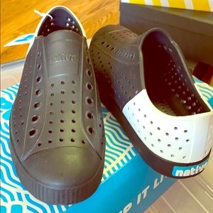 Native Jefferson, black/white slip on